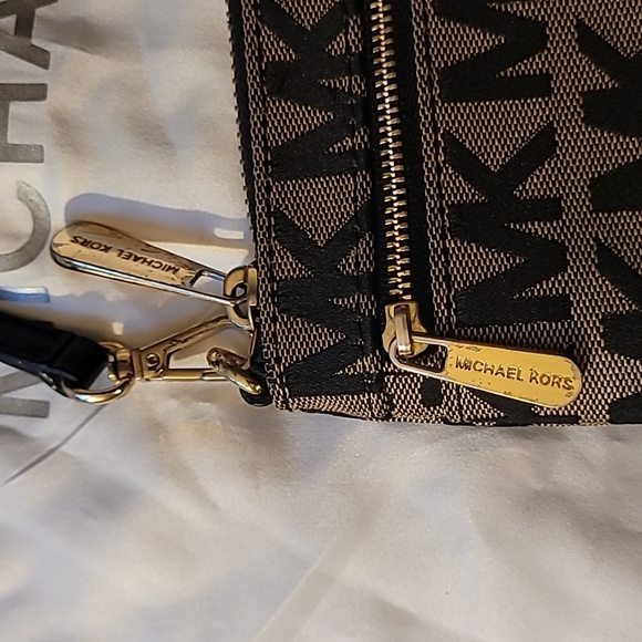 Michael Kors small bag/wristlet - Picture 2 of 6